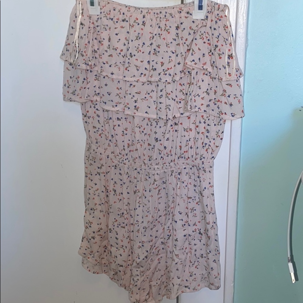 never been worn billabong romper